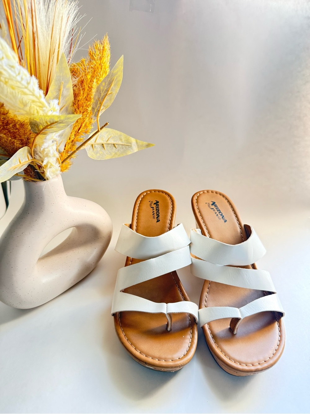 Arizona Jean Company White Triple-Strap Toe-Ring Slide Sandals, size 9